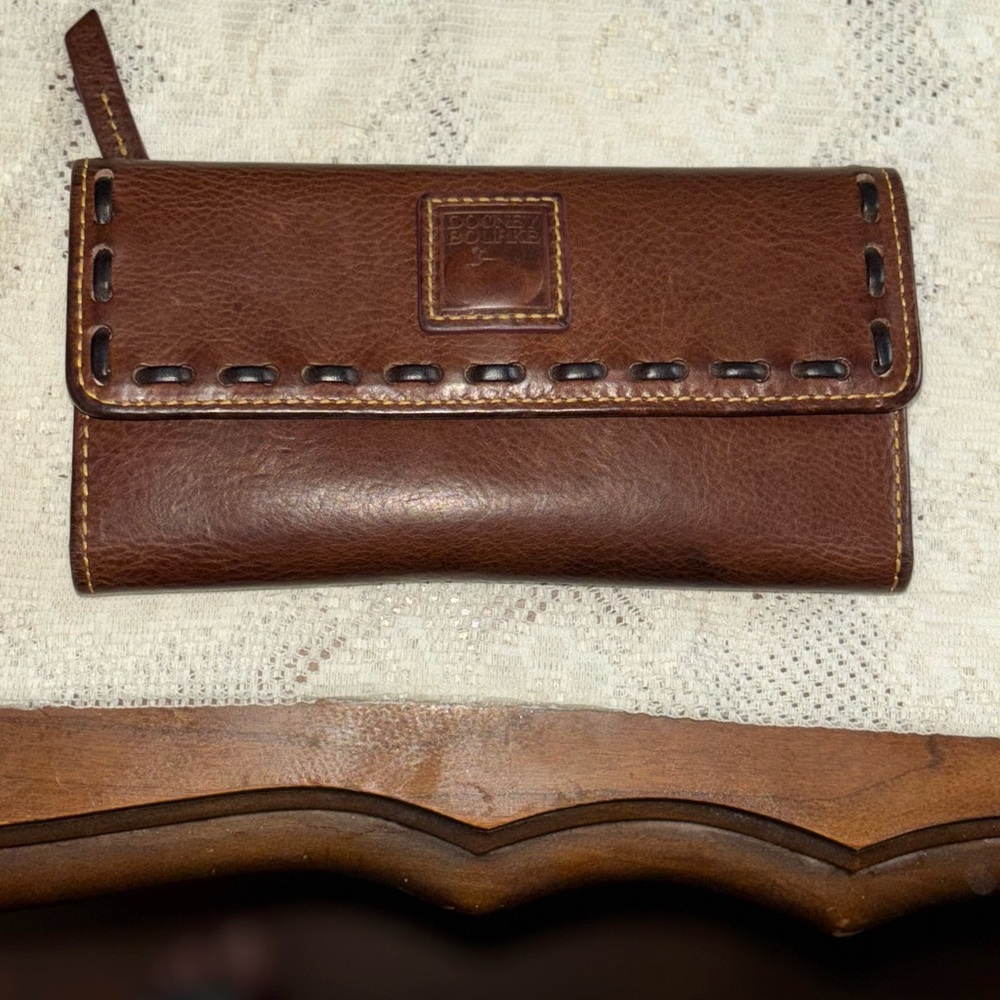 Dooney Bourke Florentine wallet 
Chestnut